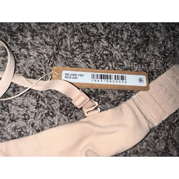 NWT SKIMS T-Shirt Bra Bundle (original and plunge) 32D - Picture 5 of 11